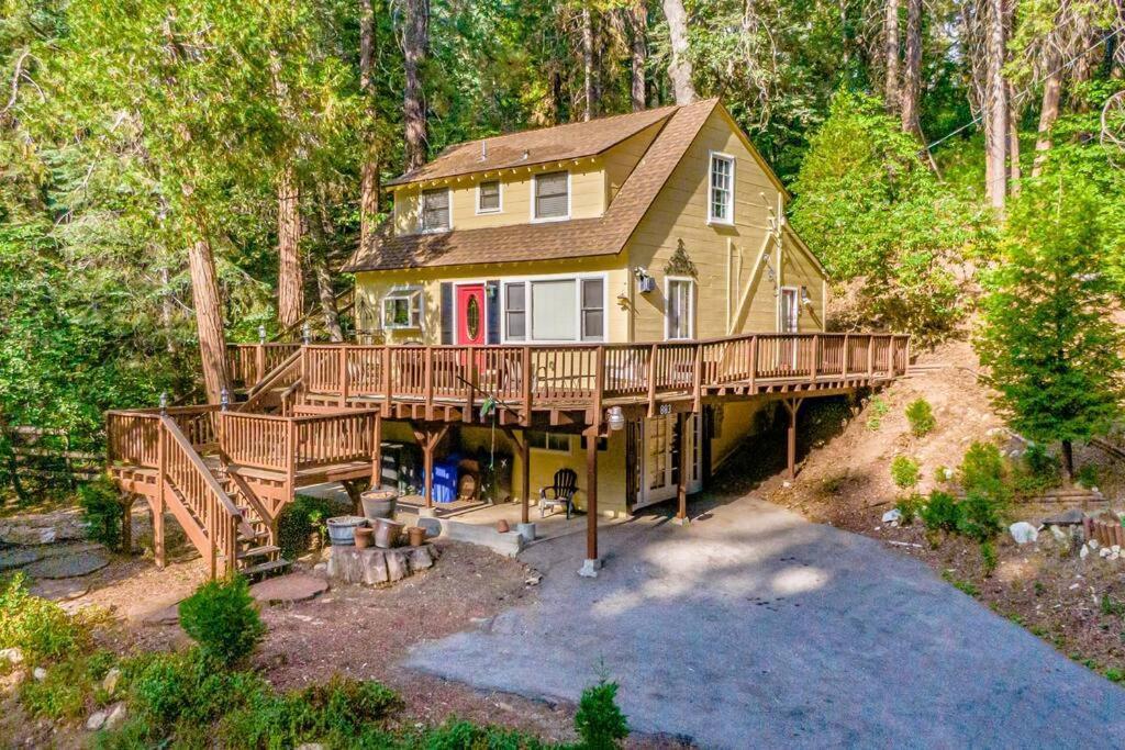 The Yellow Cottage In The Woods Skyforest Kültér fotó